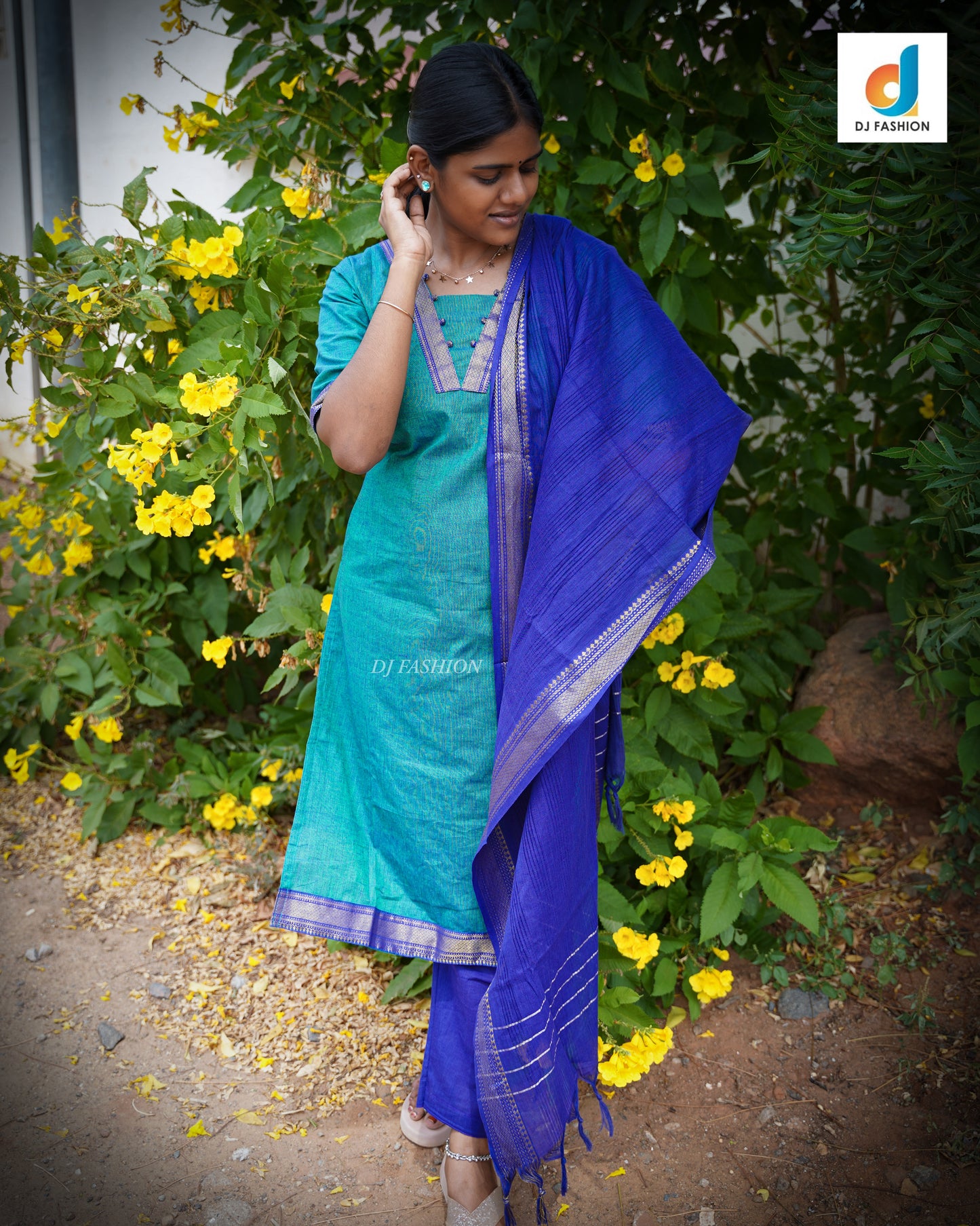 Traditional Mangalagiri Cotton Kutti Set with V-Patch Yoke & Potli Buttons